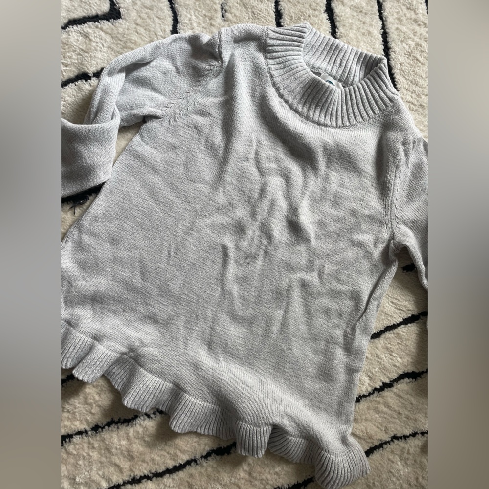 Old Navy mock neck sweater. Great condition.